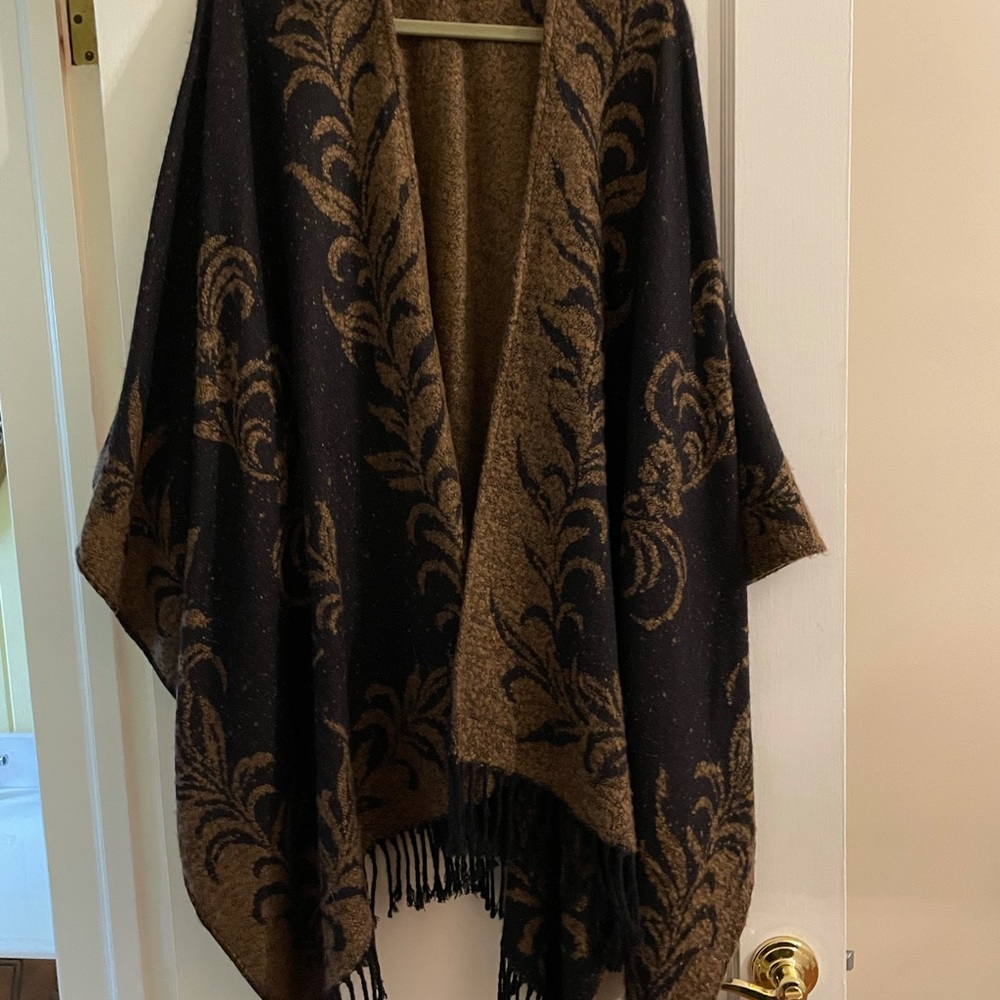 Ladies Cape - Picture 7 of 7